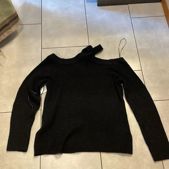 Nwt I.State woman’s off the shoulder black sweater - Picture 3 of 8